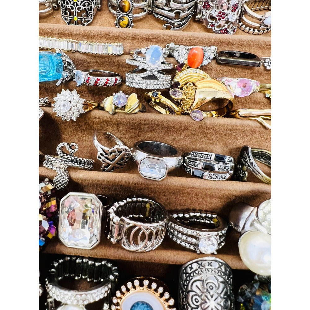 Vintage & Modern Gold & Silver Tone Assortment Fashion Statement Rings Lot of 85 - Picture 12 of 16